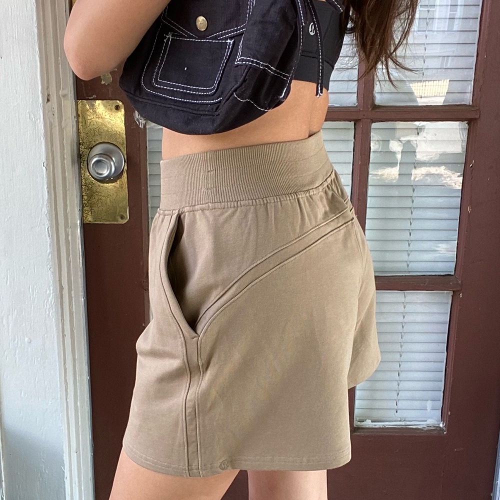 SOLD lululemon la shorts